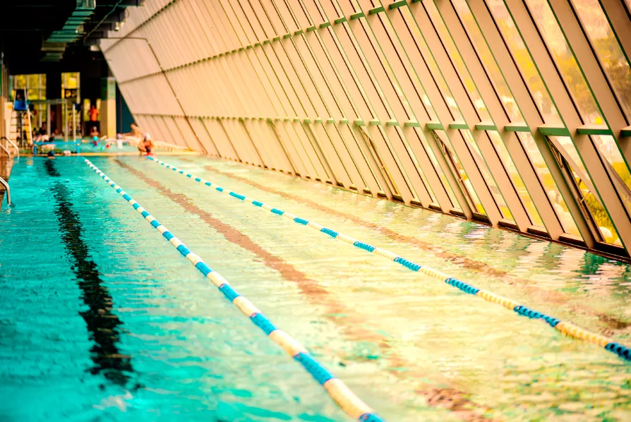 澄海成人混凝土钢结构游泳池项目